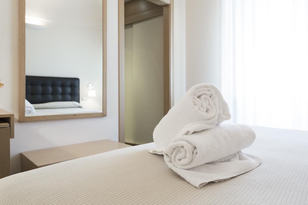 Hotel Novecento Шиклі Екстер'єр фото