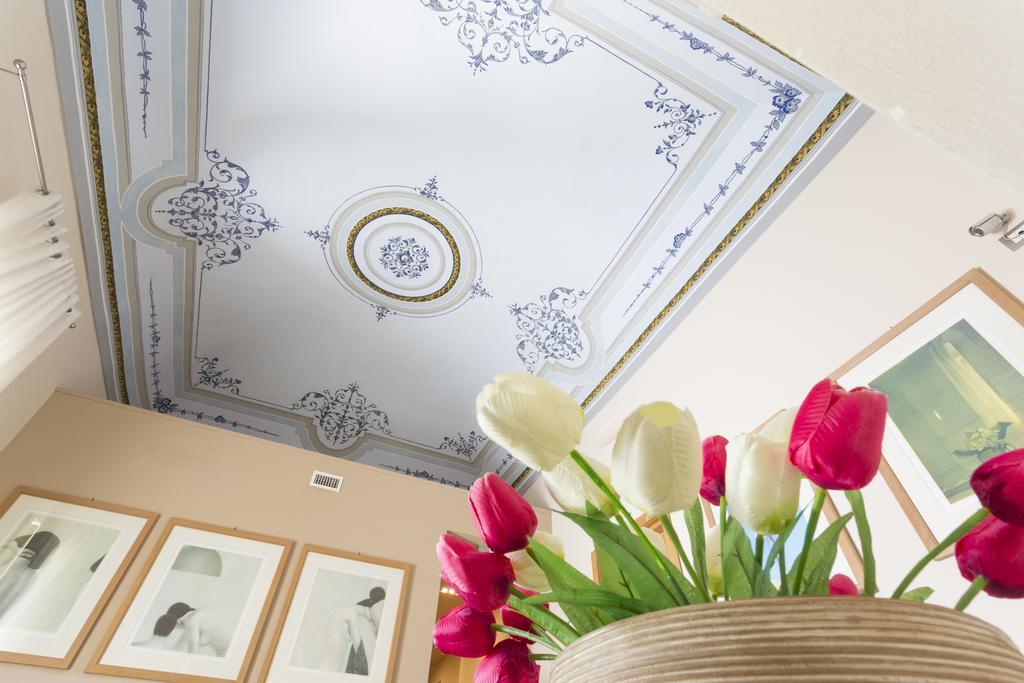 Hotel Novecento Шиклі Екстер'єр фото