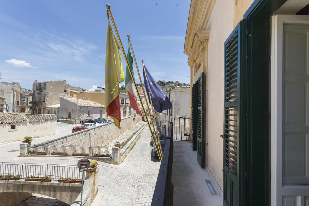 Hotel Novecento Шиклі Екстер'єр фото
