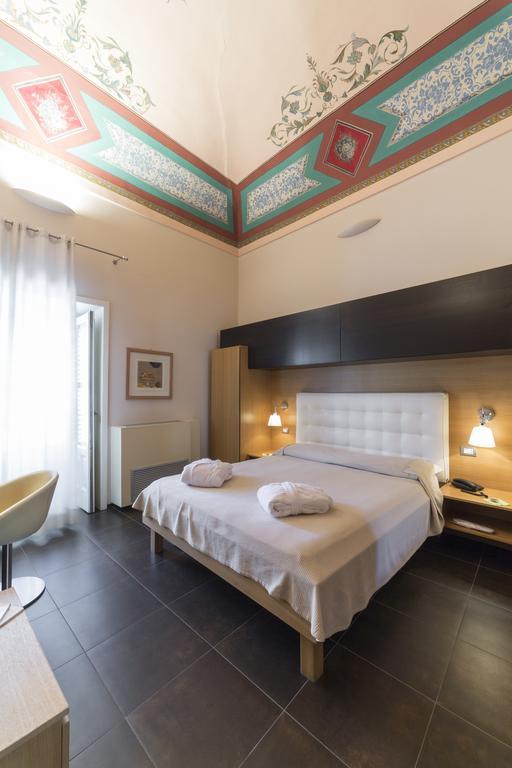 Hotel Novecento Шиклі Екстер'єр фото