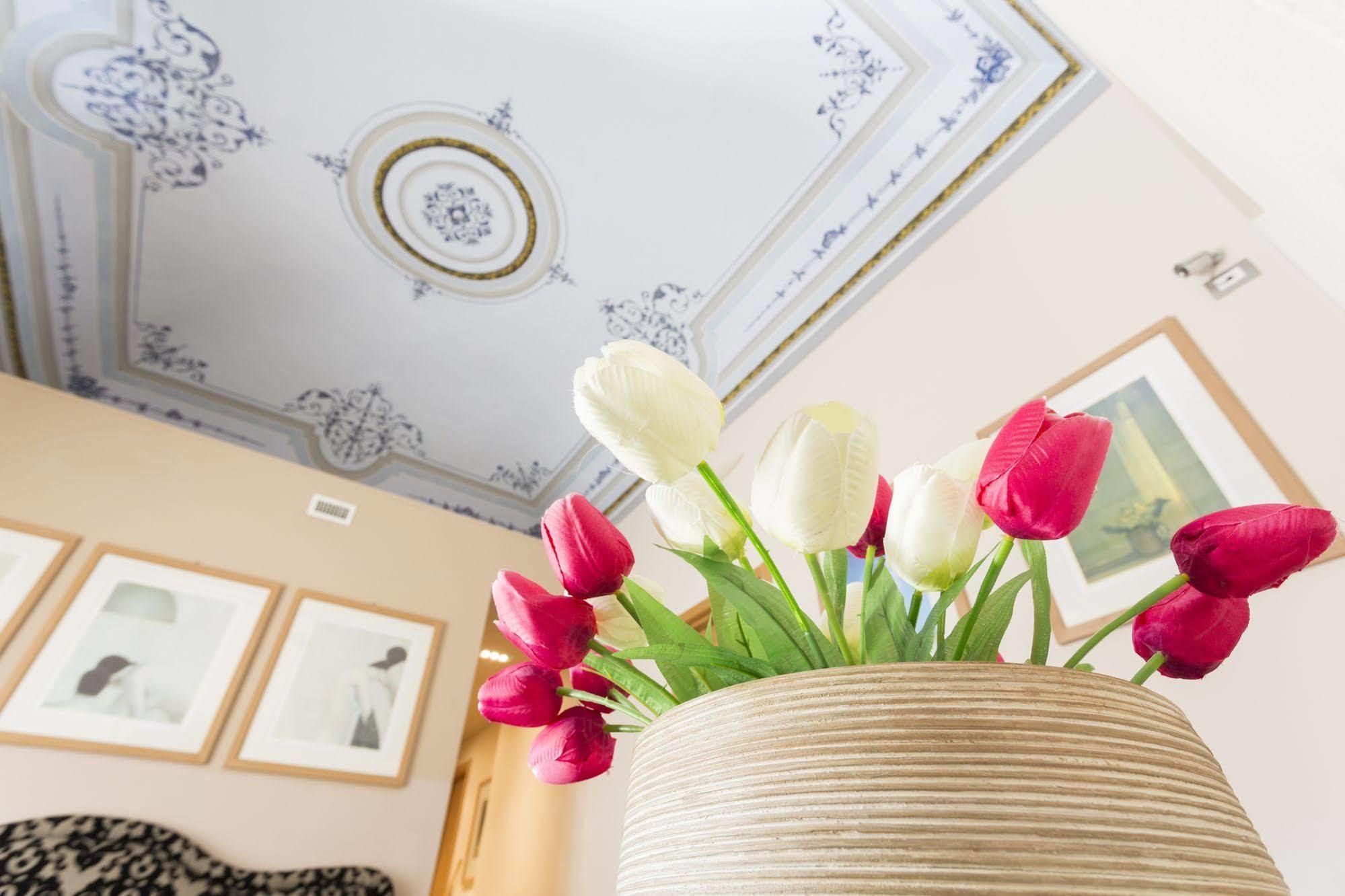Hotel Novecento Шиклі Екстер'єр фото