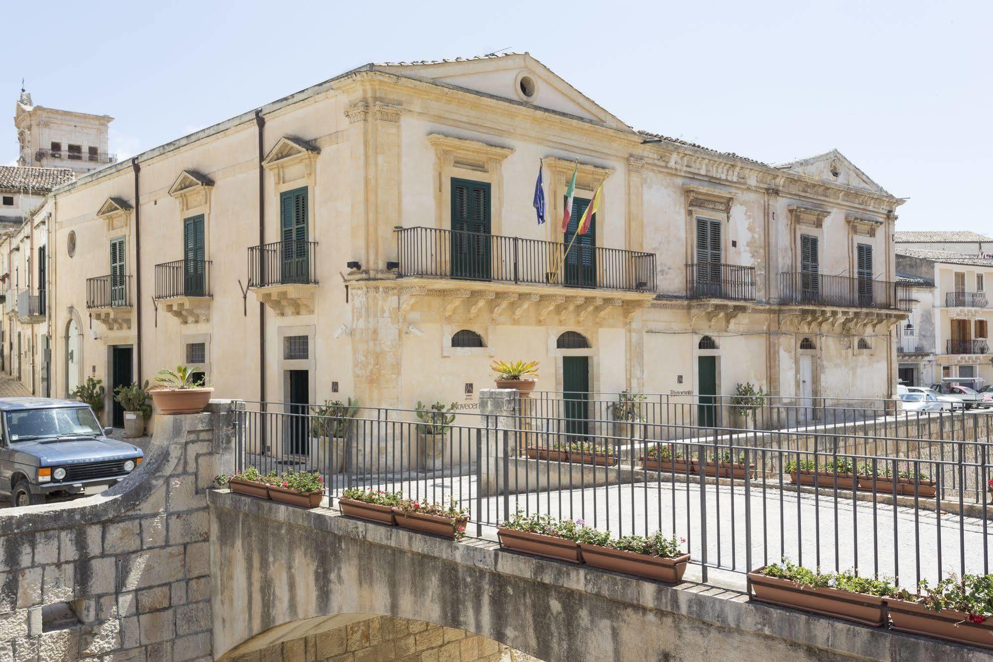 Hotel Novecento Шиклі Екстер'єр фото
